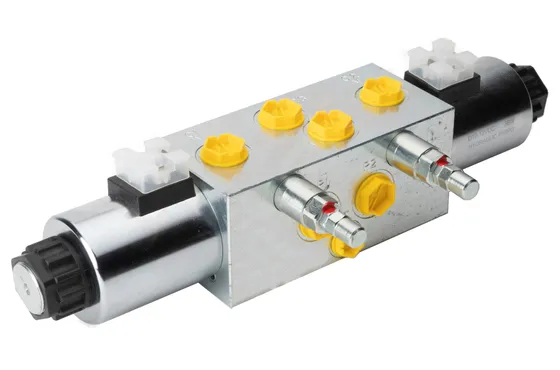 Solenoid controlled 8/3 directional control valve R1/2